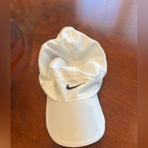 Nike featherlight dri-fit unstructured baseball cap